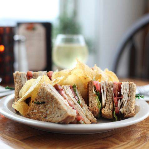 Carsons Woodside Tavern | restaurant | 57 NY-9P, Malta, NY 12020, USA | 5185849791 OR +1 518-584-9791