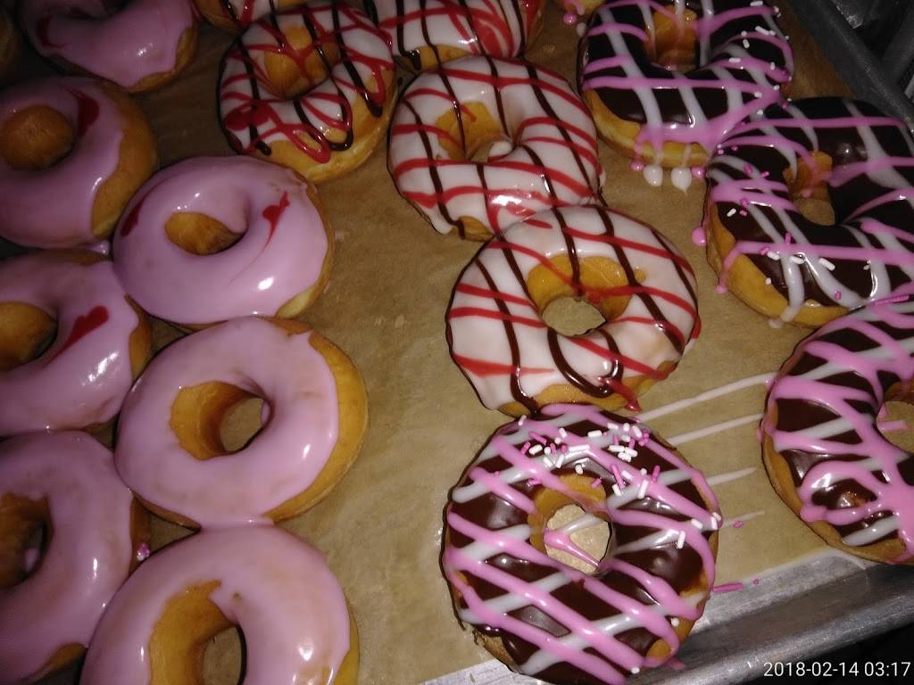 Dunkin | bakery | 1173 W Intl Speedway Blvd, Daytona Beach, FL 32114, USA | 3869477238 OR +1 386-947-7238