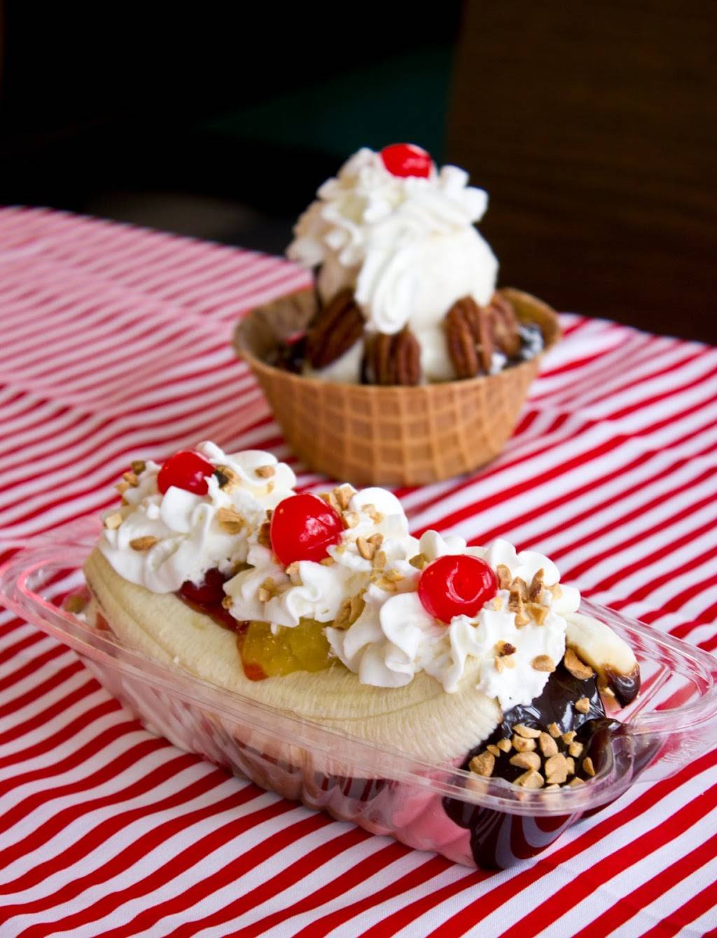 Royal Scoop Homemade Ice Cream | restaurant | 15 8th St, Bonita Springs, FL 34134, USA | 2399922000 OR +1 239-992-2000