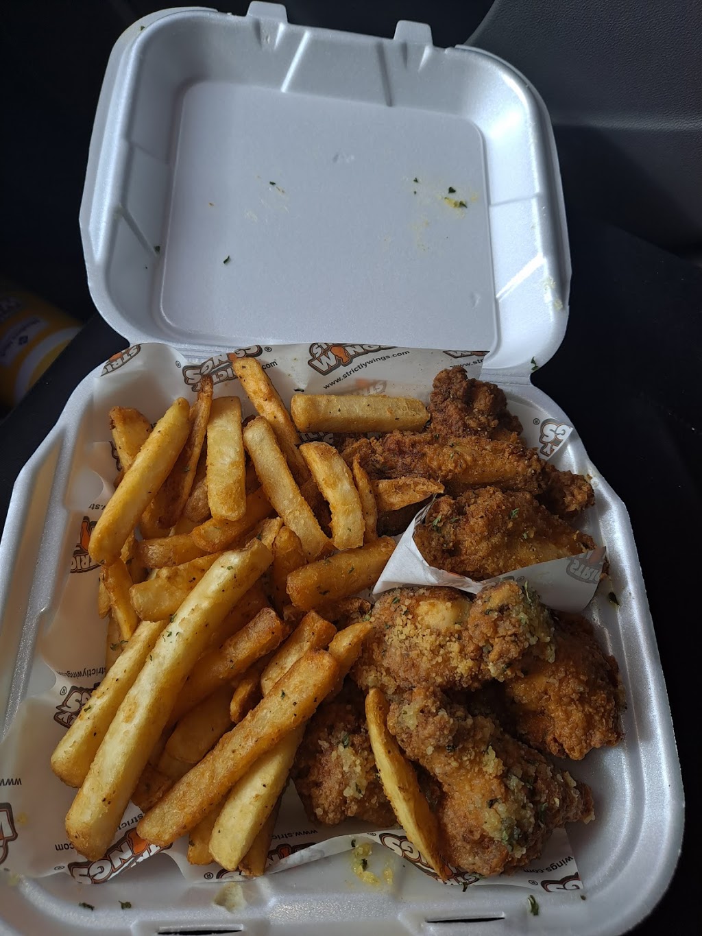 Strictly Wings | restaurant | 18318 NW 7th Ave, Miami, FL 33169, USA | 3056273706 OR +1 305-627-3706