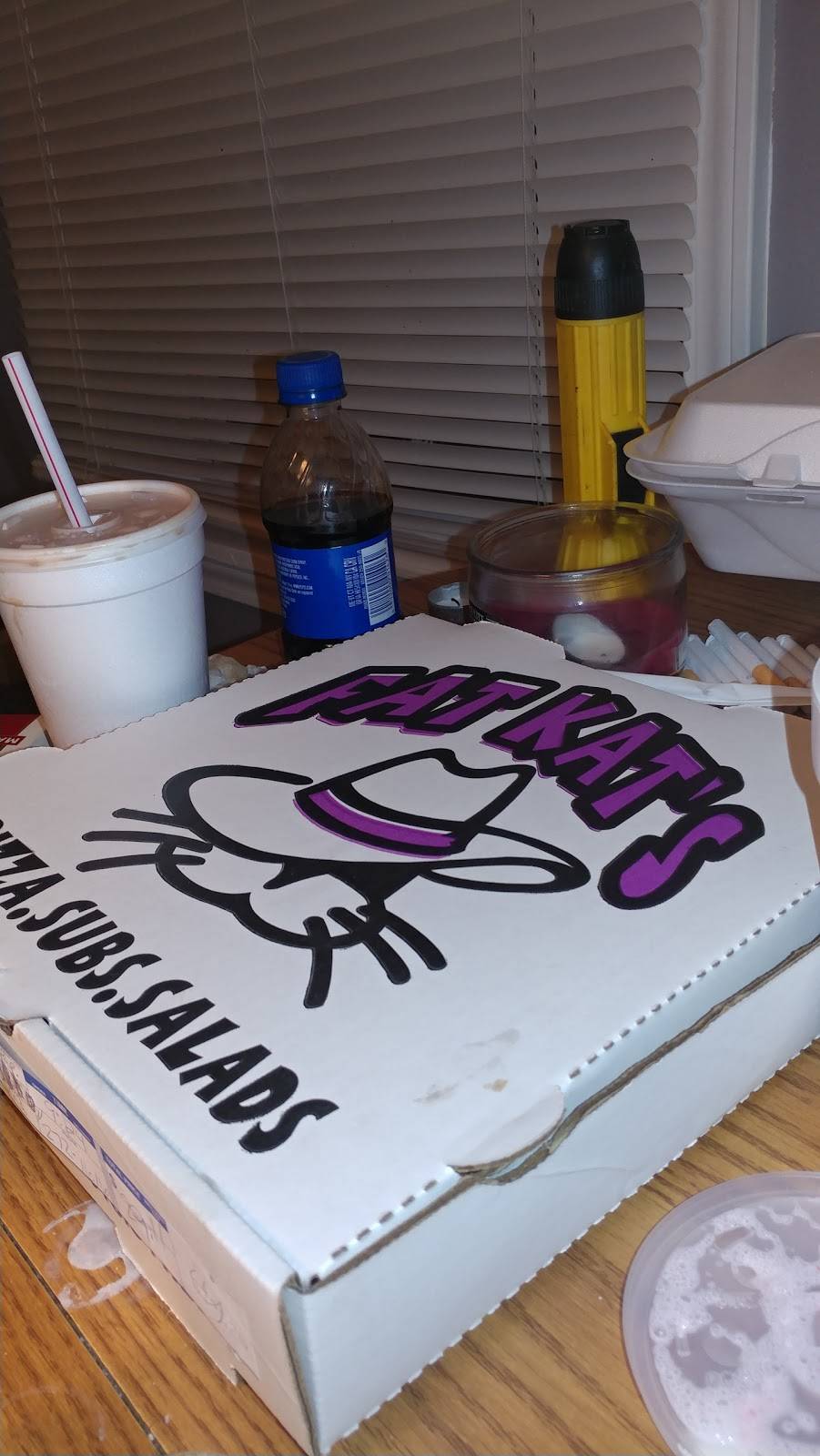 Fat Kats Pizza | restaurant | 15439 Beech Daly, Redford Charter Twp, MI 48239, USA | 3135412000 OR +1 313-541-2000