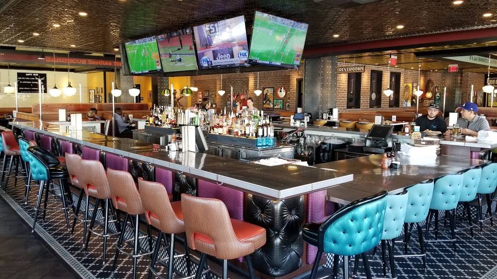 Lucilles Smokehouse Bar-B-Que | restaurant | 2800 N Main St #2160, Santa Ana, CA 92705, USA | 7145427427 OR +1 714-542-7427