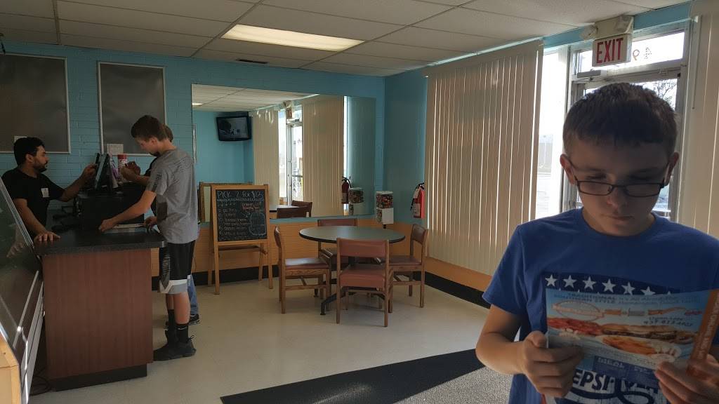 Moraine Fish & Chicken | restaurant | 4960 N Springboro Pike, Dayton, OH 45439, USA | 9378134923 OR +1 937-813-4923