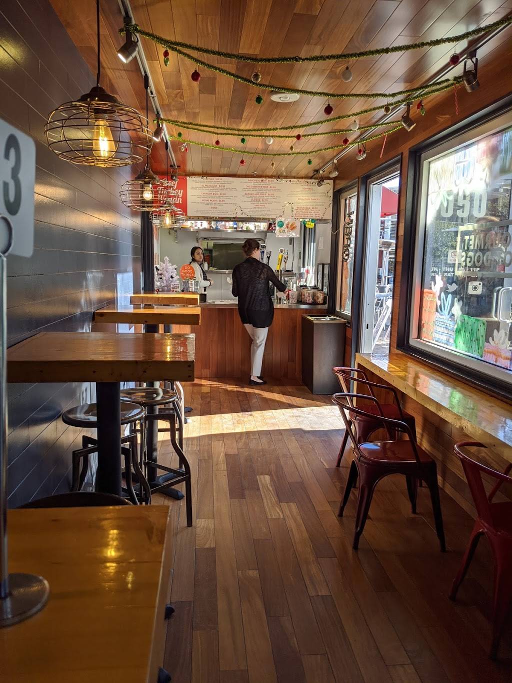 Cheffinis Hot Dogs | restaurant | 707 Fremont St #1050, Las Vegas, NV 89101, USA | 7025277599 OR +1 702-527-7599