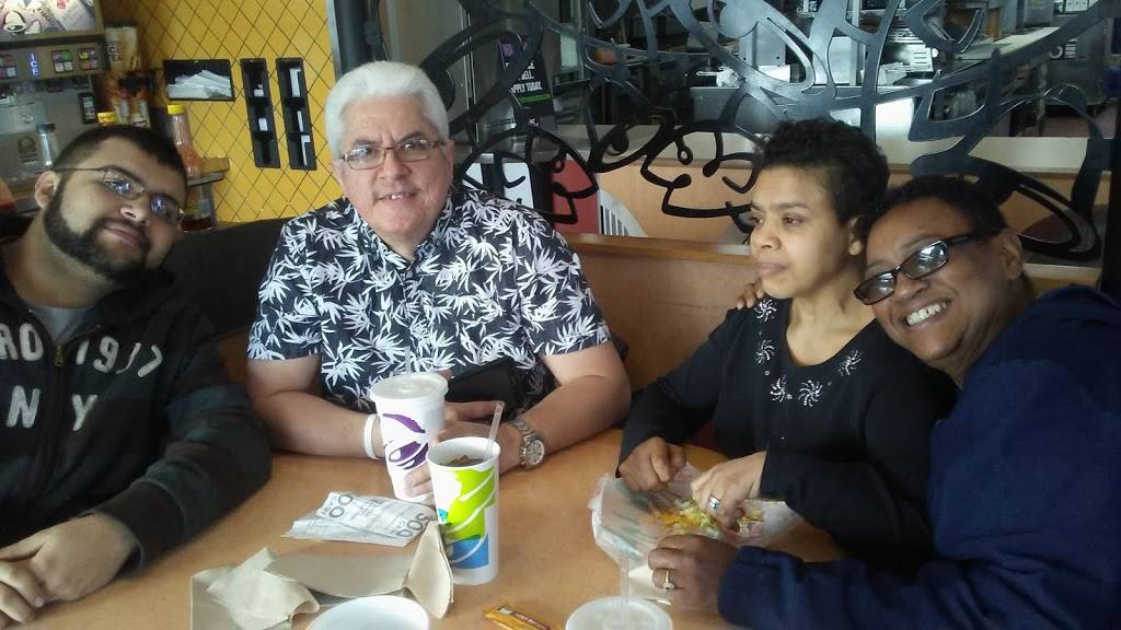 Long John Silvers | restaurant | 1560 VFW Pkwy, West Roxbury, MA 02132, USA | 6173272645 OR +1 617-327-2645