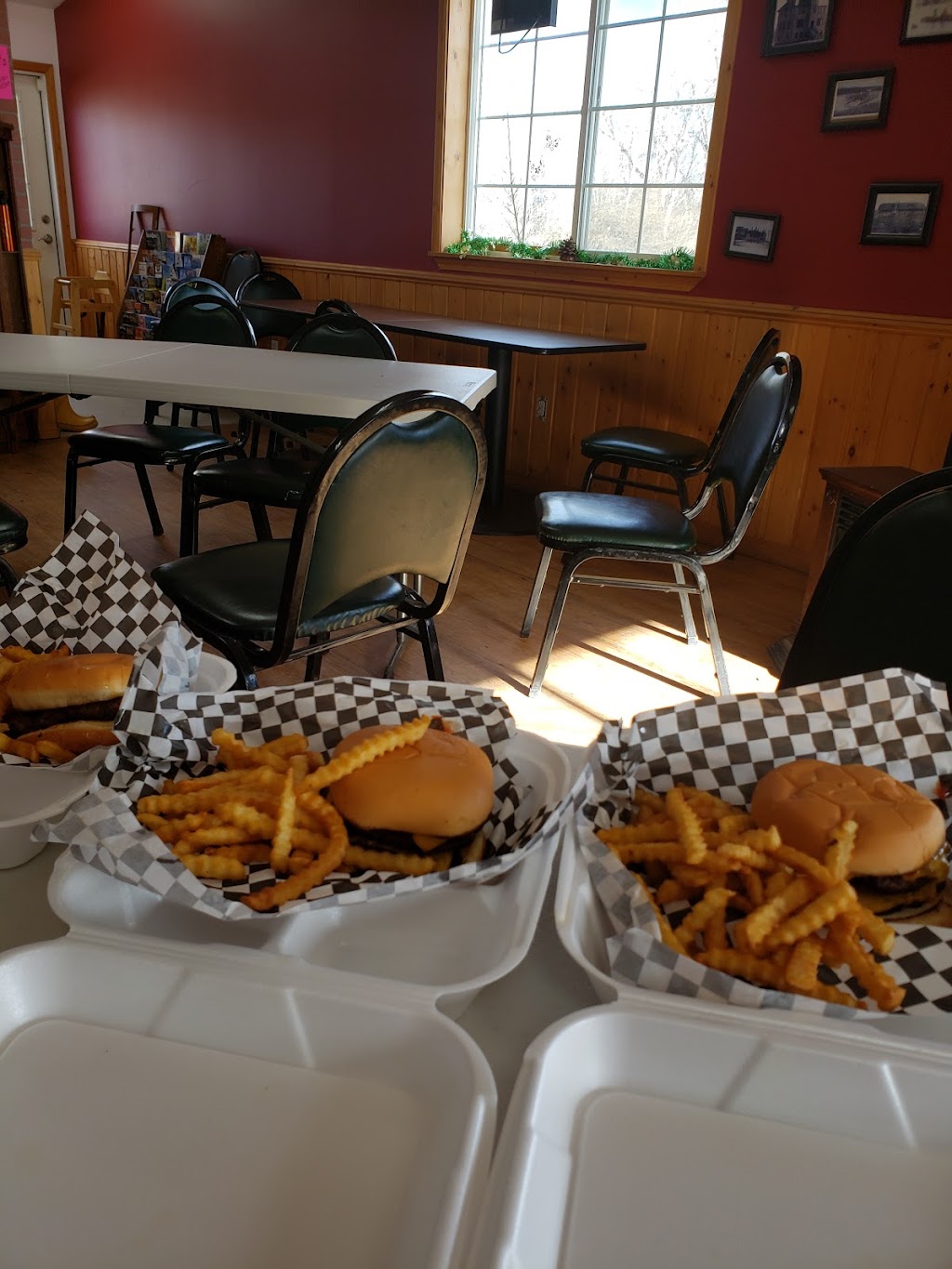 Chets Flippin Burgers | restaurant | 111 5th St, Usk, WA 99180, USA | 5094451294 OR +1 509-445-1294