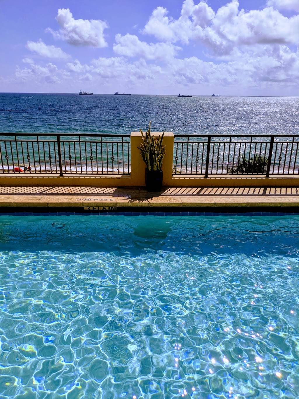 SKY Bar | restaurant | 601 N Fort Lauderdale Beach Blvd, Fort Lauderdale, FL 33304, USA | 9545678020 OR +1 954-567-8020