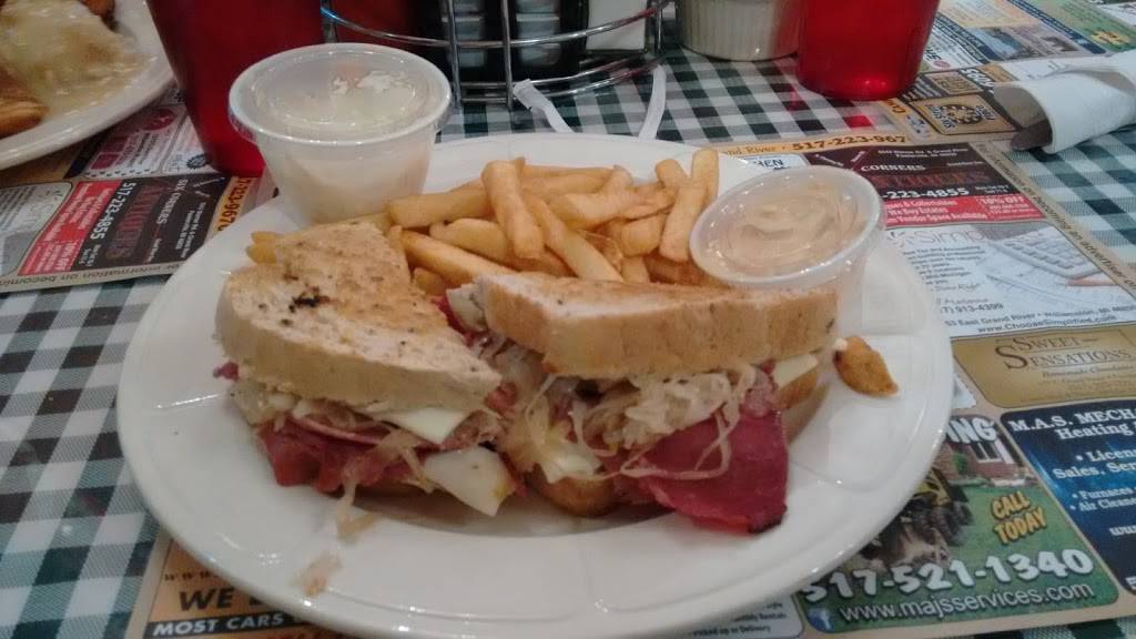 Ellies Country Kitchen | restaurant | 130 E Grand River Ave, Williamston, MI 48895, USA | 5176553842 OR +1 517-655-3842