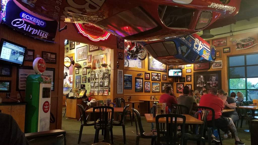 Quaker Steak & Lube | restaurant | 7834 Reynolds Rd, Mentor, OH 44060, USA | 4409549464 OR +1 440-954-9464