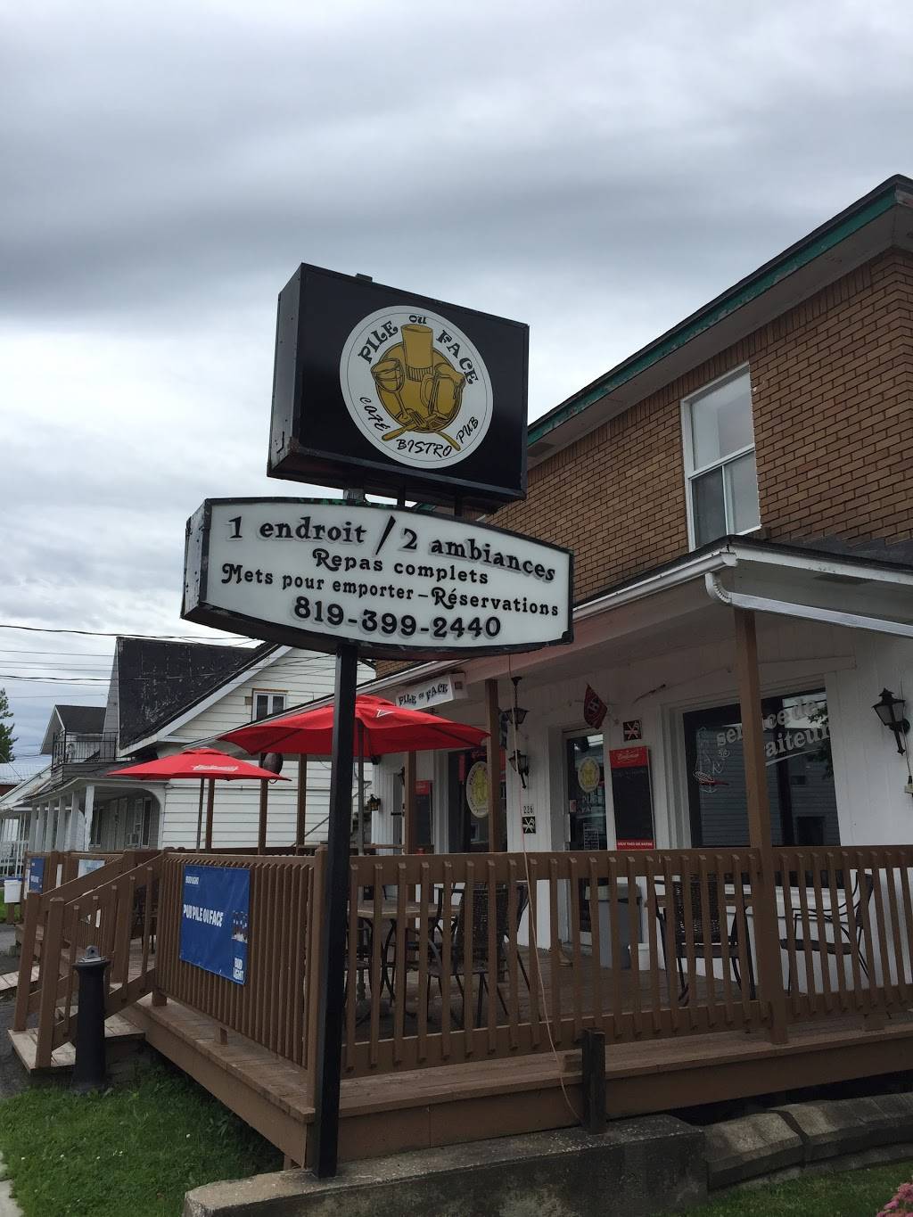 Cafe Bistro Pub Pile Ou Face | restaurant | 226 Rue Principale, Saint-Léonard-dAston, QC J0C 1M0, Canada | 8193992440 OR +1 819-399-2440