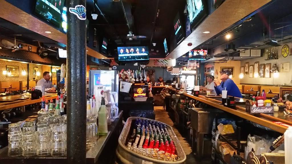 Off the Traxx | restaurant | 918 E New Haven Ave, Melbourne, FL 32901, USA | 3213272919 OR +1 321-327-2919