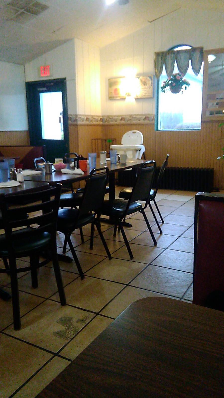 The Red Apple Family Restaurant | restaurant | 5355, 707 S 3rd Ave, Wausau, WI 54401, USA | 7152982203 OR +1 715-298-2203
