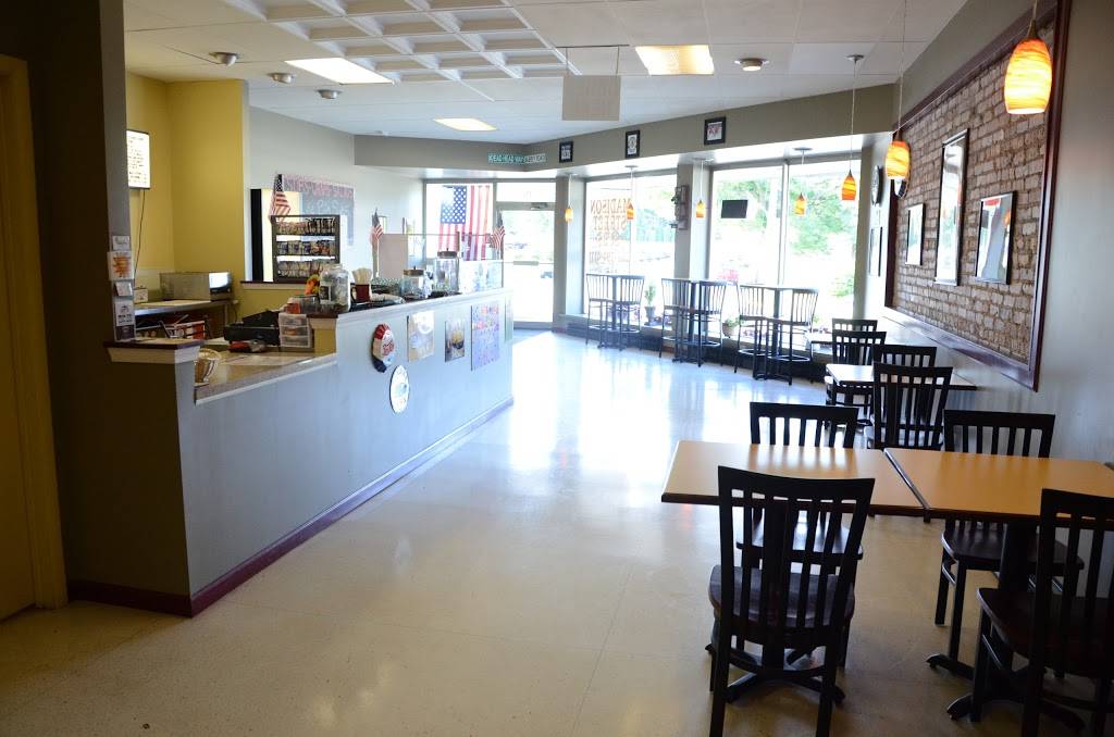 Madison Street Subs | restaurant | 116 Madison St, Walworth, WI 53184, USA | 2623944111 OR +1 262-394-4111