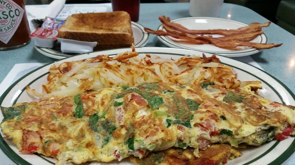 Peacock Family Restaurant | restaurant | 2670 Belvidere Rd, Waukegan, IL 60085, USA | 8476623333 OR +1 847-662-3333