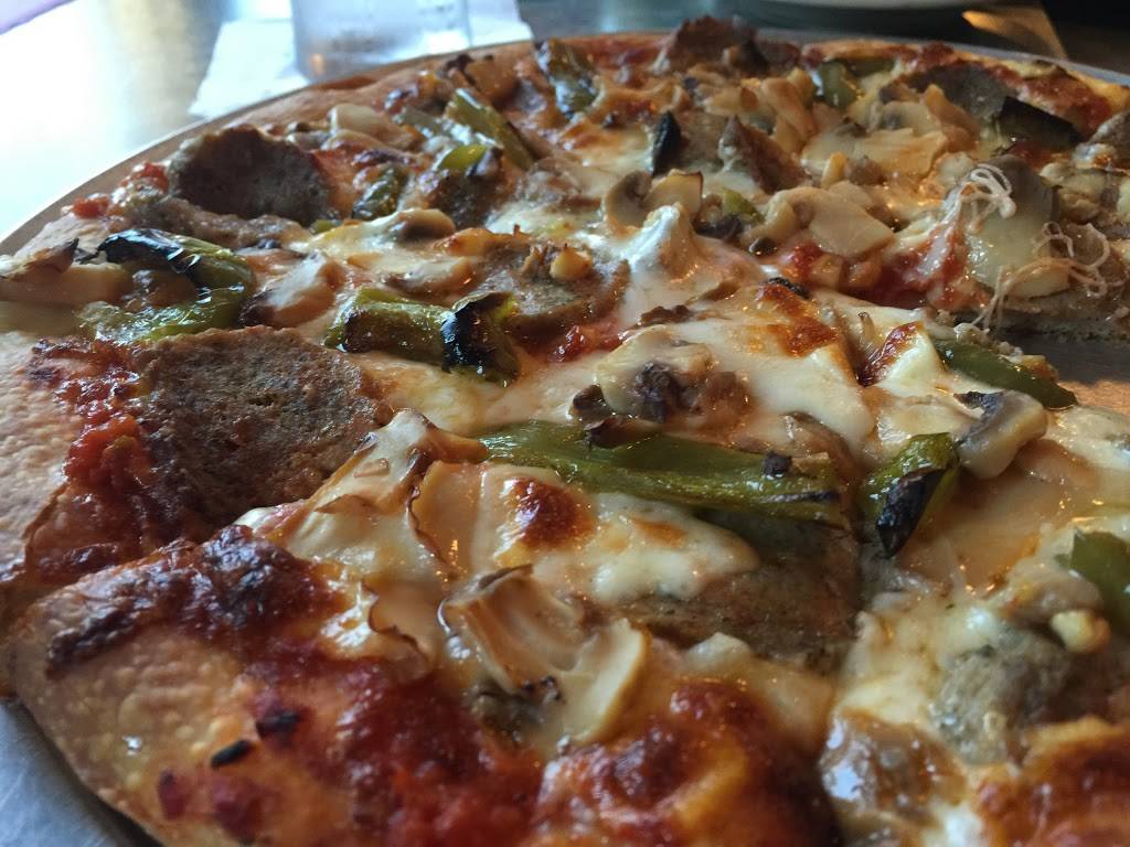 Aquinos Restaurant | restaurant | 910 Floyd Ave, Rome, NY 13440, USA | 3153377440 OR +1 315-337-7440