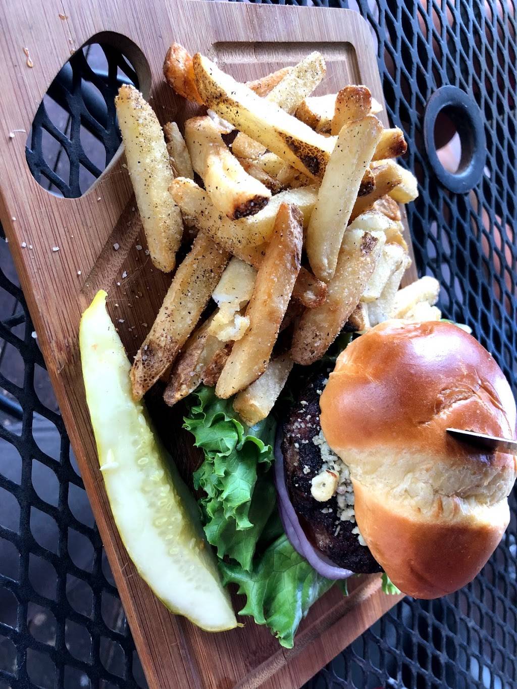 London Heights British Pub | restaurant | 7701 N Nebraska Ave, Tampa, FL 33604, USA | 8132317200 OR +1 813-231-7200