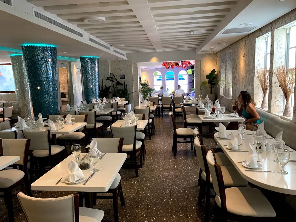 Lario’s On The Beach | restaurant | 820 Ocean Dr, Miami Beach, FL 33139, USA | 3055329577 OR +1 305-532-9577