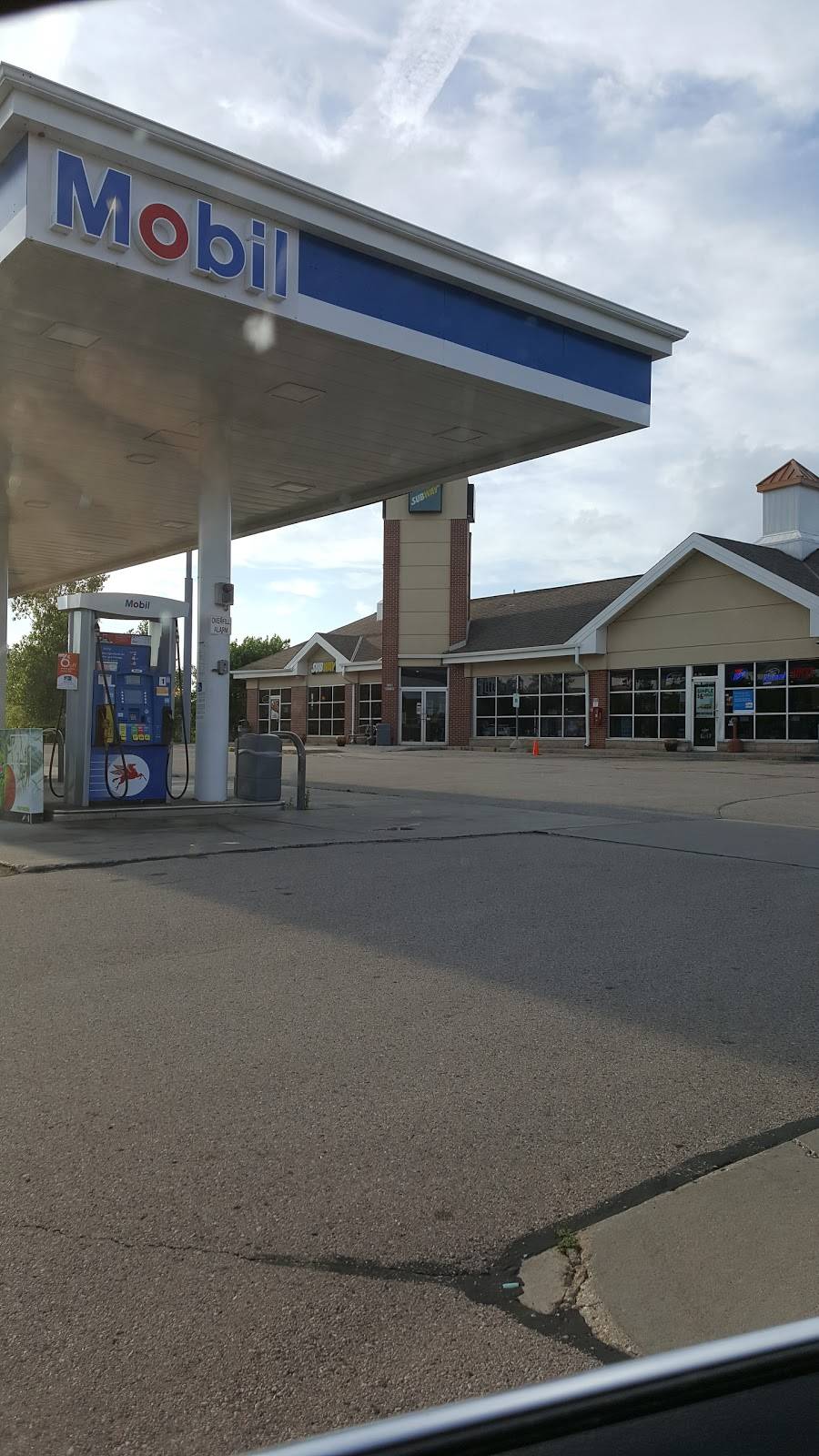 Subway | restaurant | N 128 W, 21760 Holy Hill Rd, Richfield, WI 53076, USA | 2626281878 OR +1 262-628-1878