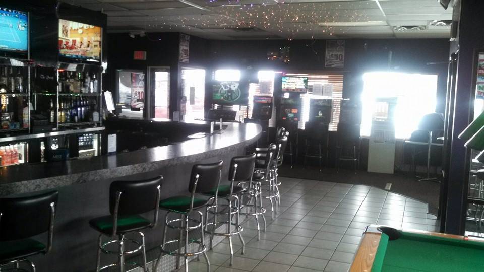 The Strip Bar & Grill | restaurant | 2090 W 9th Ave, Oshkosh, WI 54904, USA | 9202352966 OR +1 920-235-2966