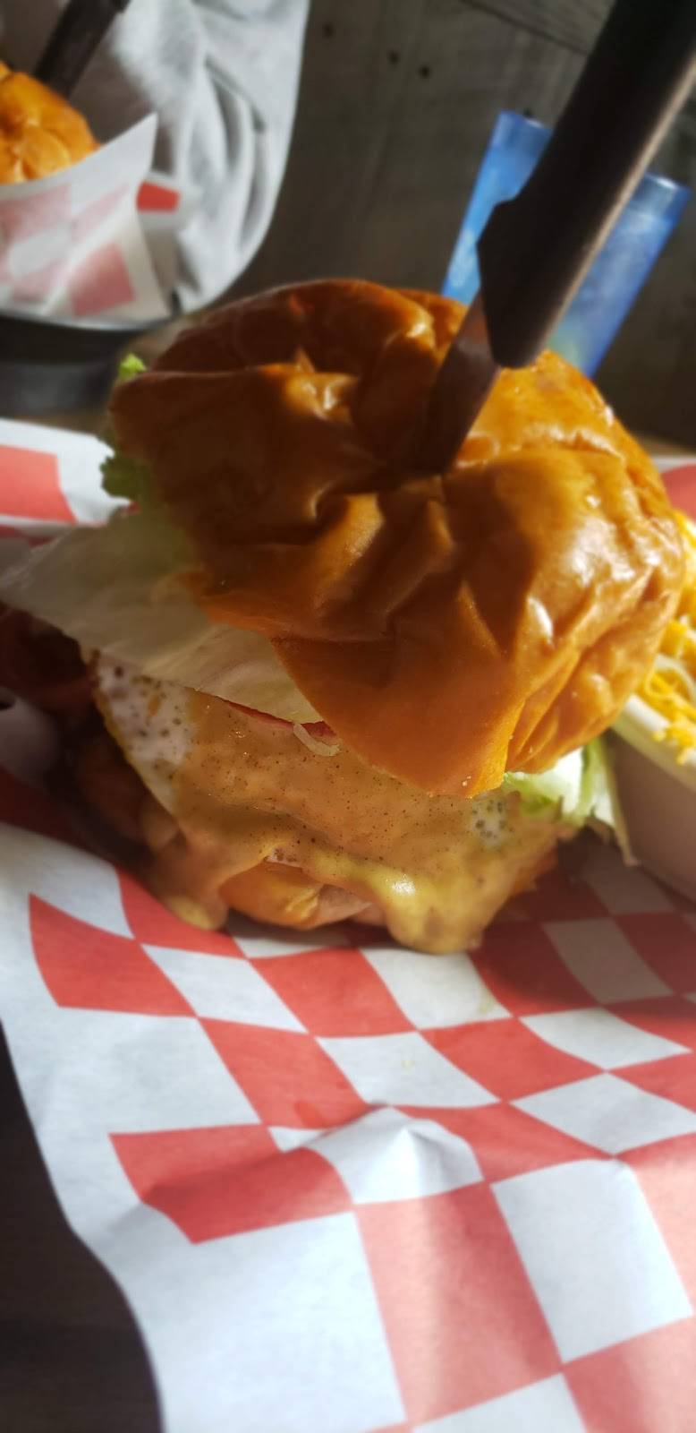 The Hangar | restaurant | 500 Flaugherty Run Rd, Coraopolis, PA 15108, USA | 7244579630 OR +1 724-457-9630