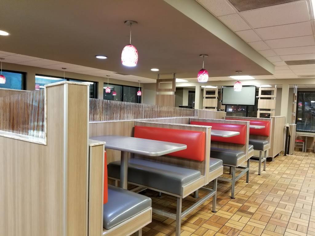 Burger King | restaurant | 232 E Pettit Ave, Fort Wayne, IN 46806, USA | 2607443095 OR +1 260-744-3095