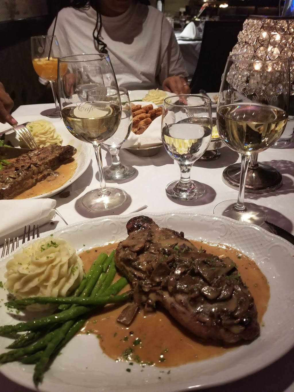 Cafe La Cave | restaurant | 2777 Mannheim Rd, Des Plaines, IL 60018, USA | 8478277818 OR +1 847-827-7818