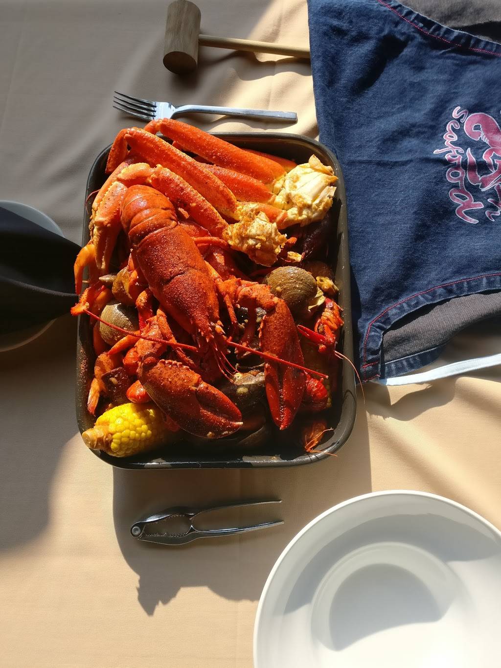 Capri Seafood | restaurant | 58 De Pasquale Ave, Providence, RI 02903, USA | 4019962223 OR +1 401-996-2223