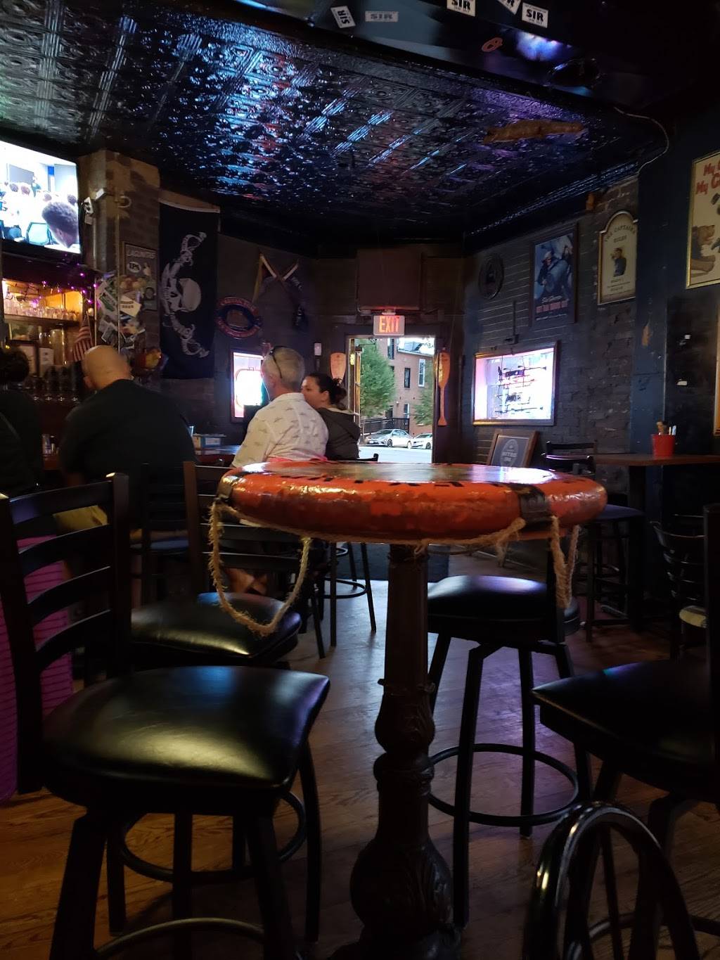 Captain Larrys | restaurant | 601 E Fort Ave, Baltimore, MD 21230, USA | 4107274799 OR +1 410-727-4799