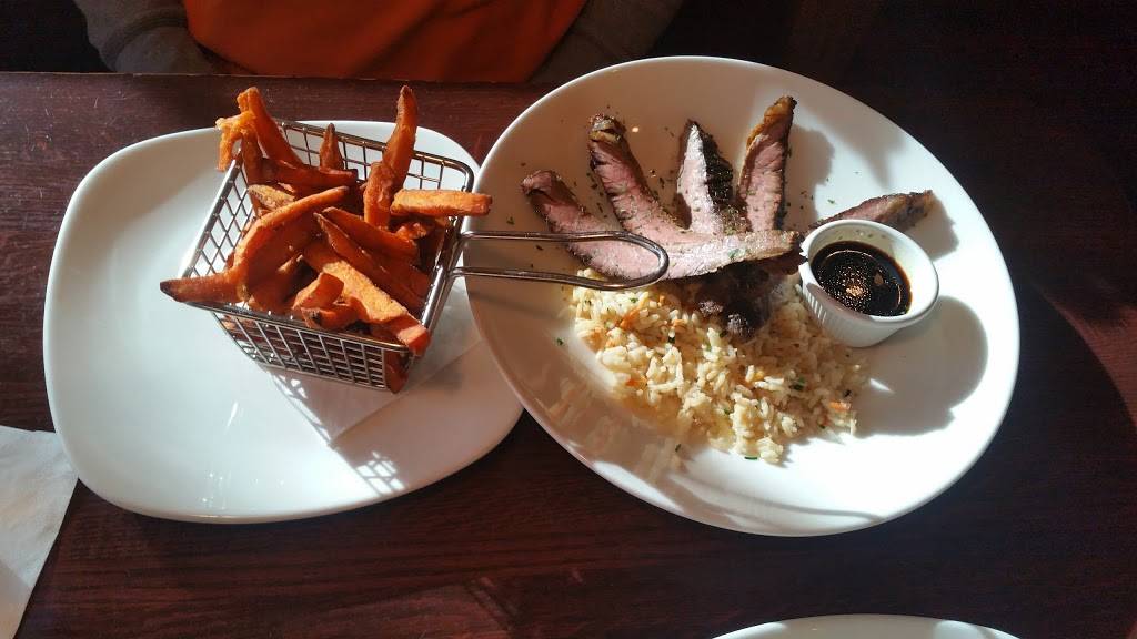 Village Tavern | restaurant | 1903 Westridge Rd, Greensboro, NC 27410, USA | 3362823063 OR +1 336-282-3063