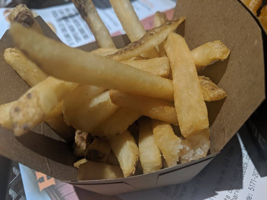 Harveys | restaurant | 7885 McLeod Rd, Niagara Falls, ON L2H 2Y6, Canada | 9053538879 OR +1 905-353-8879