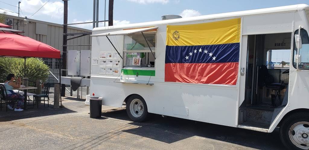 Guayoyos Food | restaurant | 18940 Redland Rd, San Antonio, TX 78259, USA | 2107448351 OR +1 210-744-8351