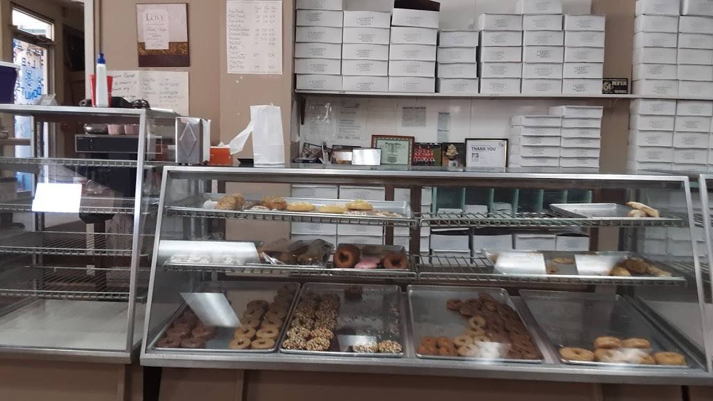 L&B Donuts & Catering | restaurant | 418 Market St, East Liverpool, OH 43920, USA | 3303850568 OR +1 330-385-0568
