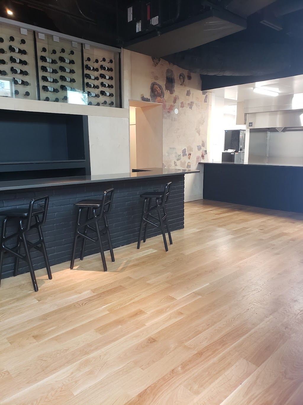 Bronzeville Winery | restaurant | 4420 S Cottage Grove Ave, Chicago, IL 60653, USA | 8722447065 OR +1 872-244-7065