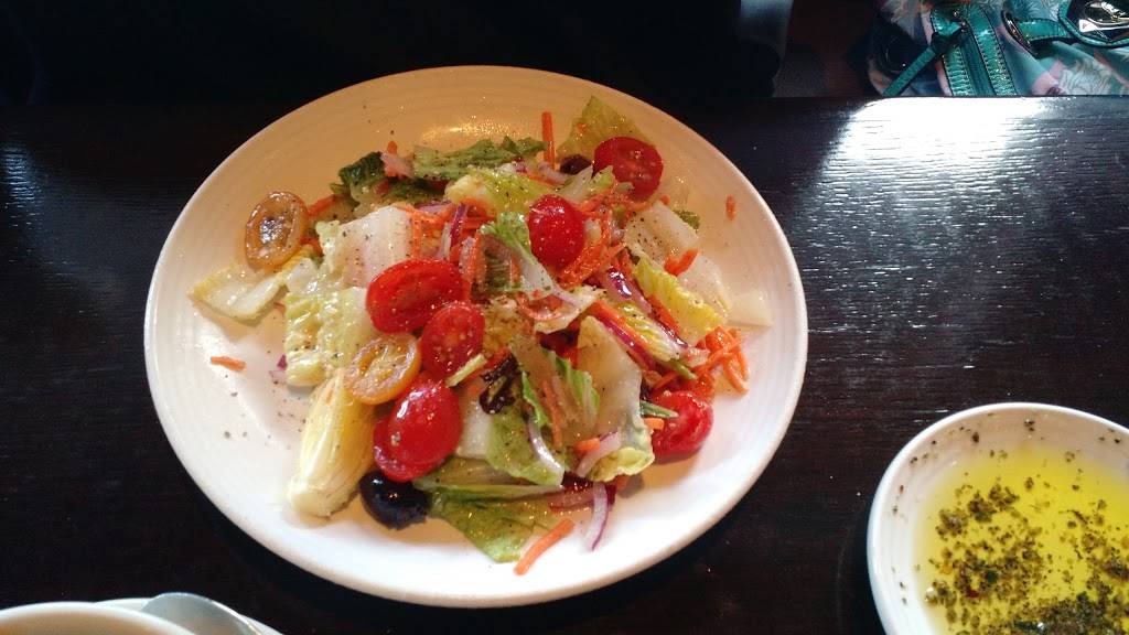 Carrabbas Italian Grill | restaurant | 13870 Foulger Square, Woodbridge, VA 22192, USA | 7035837300 OR +1 703-583-7300