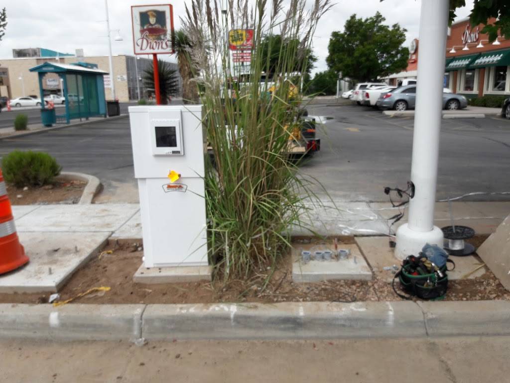 KFC | restaurant | 7010 Central Ave SE, Albuquerque, NM 87108, USA | 5052554640 OR +1 505-255-4640