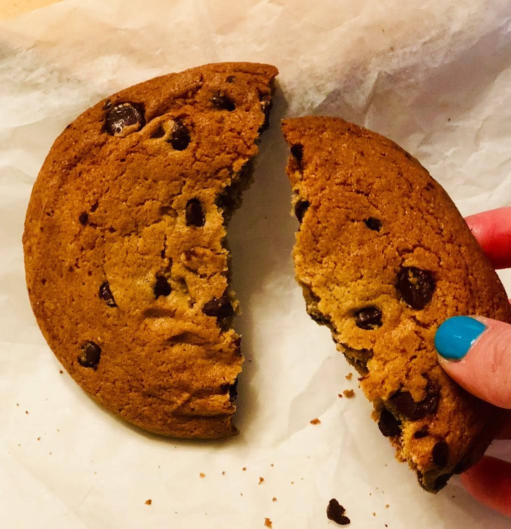 Cranberry Cafe | meal takeaway | 704 E Broadway, Boston, MA 02127, USA | 6172683553 OR +1 617-268-3553