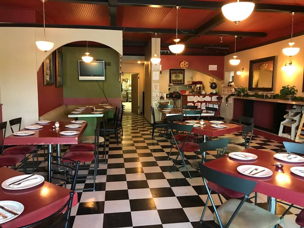 Caradaro Club Pizza | restaurant | 5010 W Vliet St, Milwaukee, WI 53208, USA | 4144767700 OR +1 414-476-7700