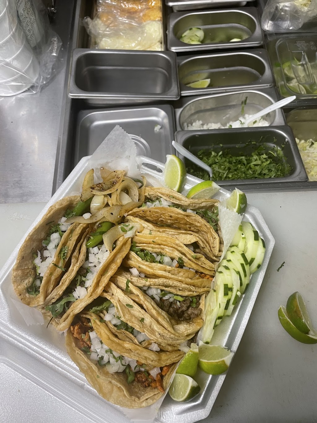 Tacos y tortas arroyo | restaurant | 2021 W Morris St, Indianapolis, IN 46221, USA | 3179993333 OR +1 317-999-3333
