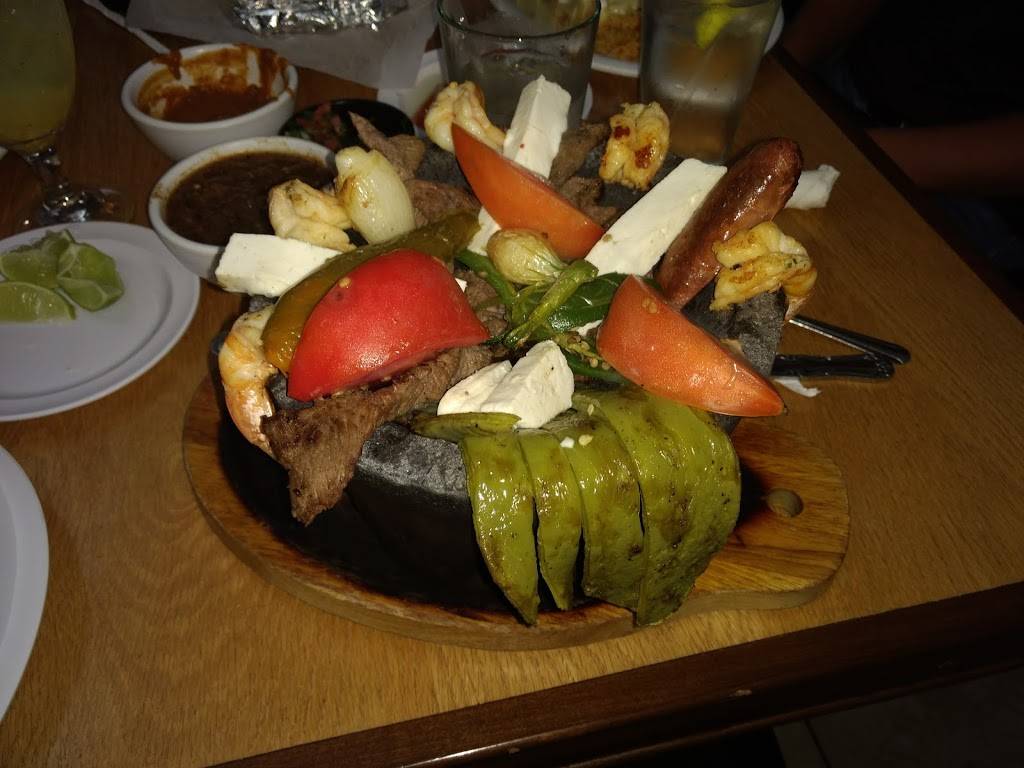 La Corona Bar And Grill | restaurant | 16623 Sherman Way, Van Nuys, CA 91406, USA | 8188496485 OR +1 818-849-6485