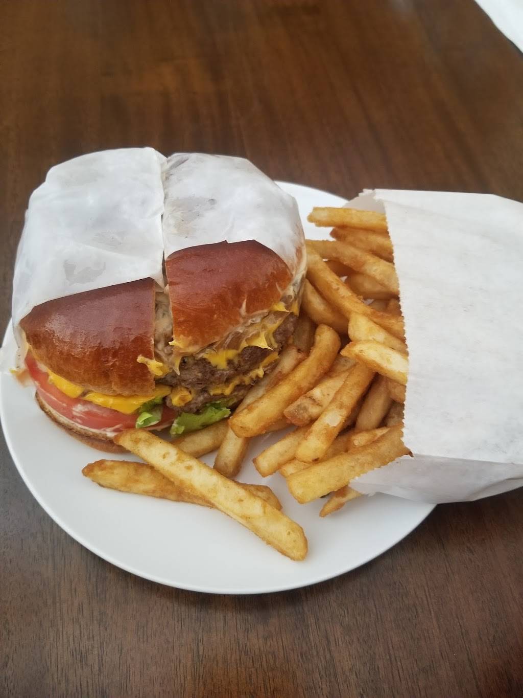 Get the Burger | restaurant | 42151 Big Bear Blvd, Big Bear Lake, CA 92315, USA | 9098668800 OR +1 909-866-8800