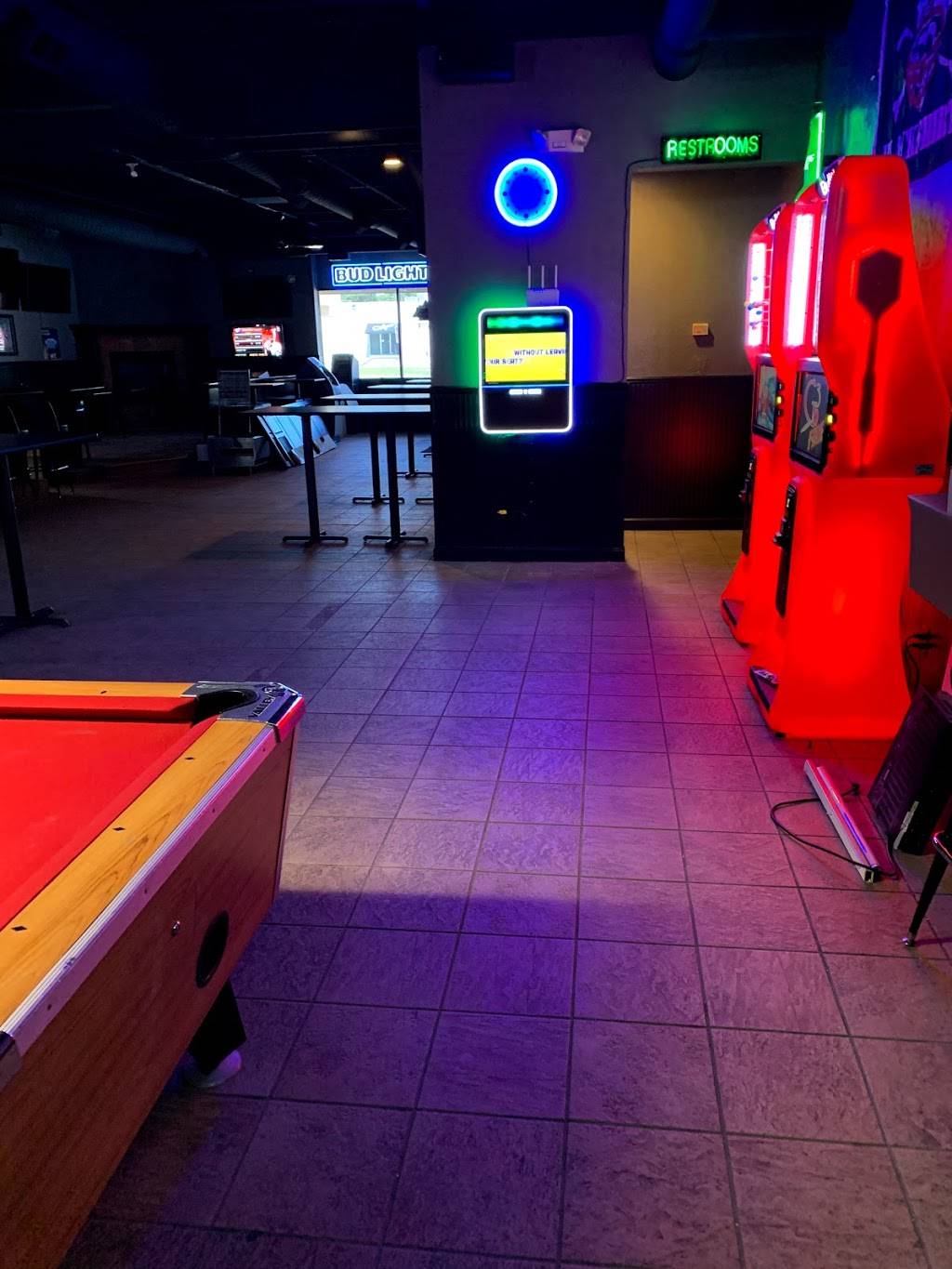 End Zone Lounge | restaurant | 8525 Park Dr, Ralston, NE 68127, USA | 4029169502 OR +1 402-916-9502