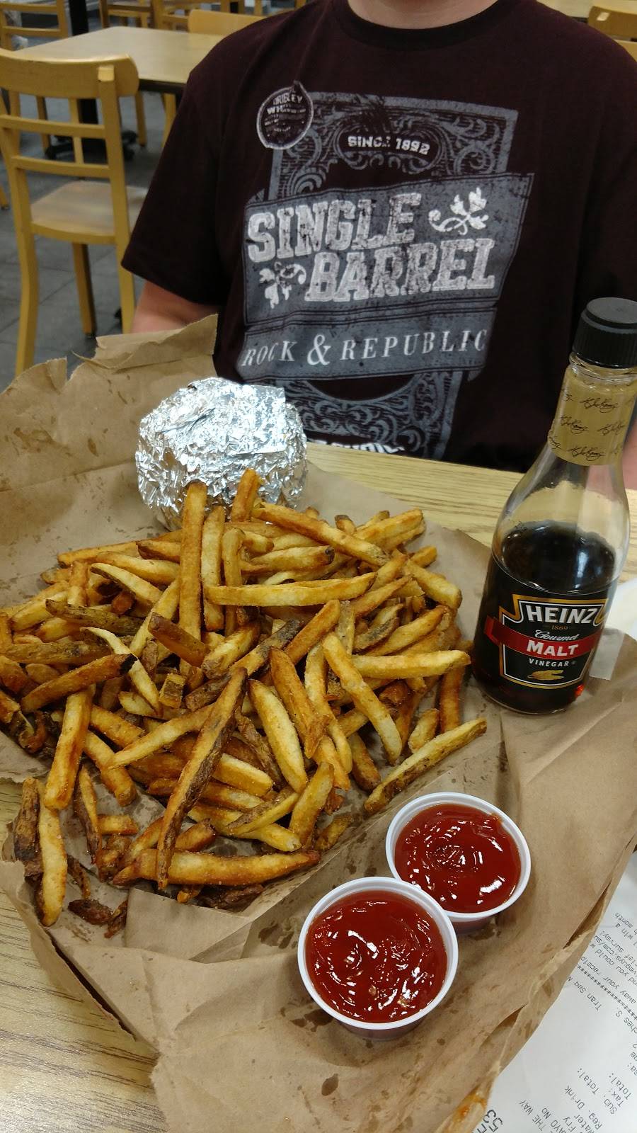 Five Guys | meal takeaway | 2007 S Promenade Blvd, Rogers, AR 72758, USA | 4796215600 OR +1 479-621-5600