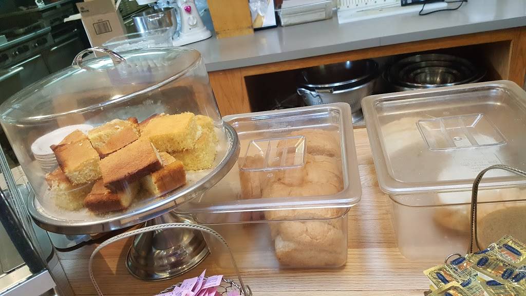 Five Points Country Market | restaurant | 3369 N Main St, Mansfield, OH 44903, USA | 4195263663 OR +1 419-526-3663