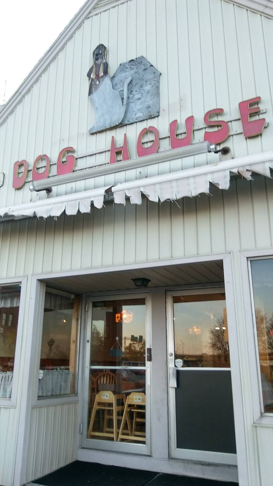 Dog House Restaurant | restaurant | 335 Coggeshall St, New Bedford, MA 02746, USA | 5089969305 OR +1 508-996-9305