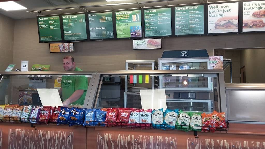 Subway | restaurant | 1831 S 7th St, St. Louis, MO 63104, USA | 3146212252 OR +1 314-621-2252