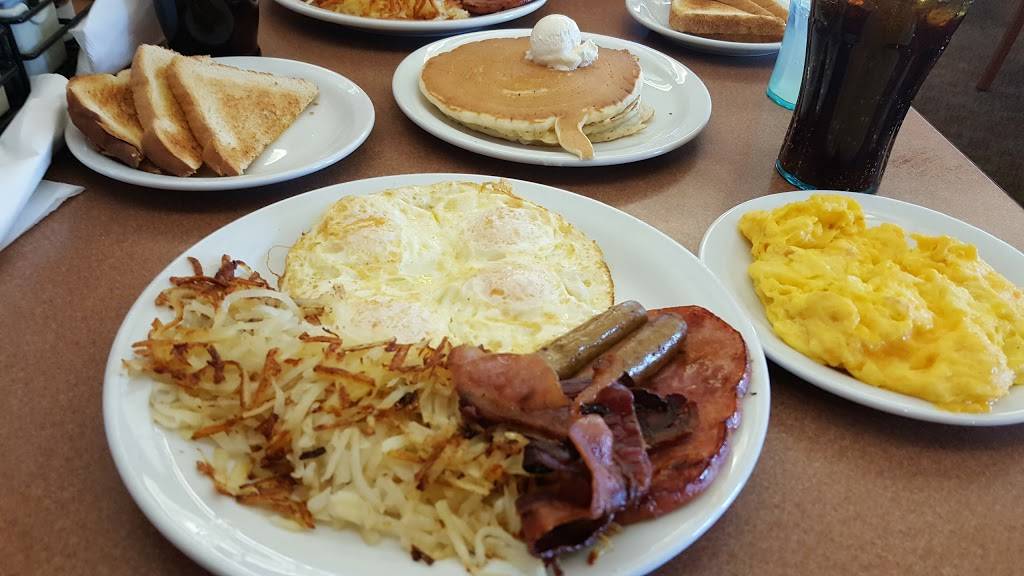 Dennys | restaurant | 844 East 1250 S, Haubstadt, IN 47639, USA | 8127686595 OR +1 812-768-6595