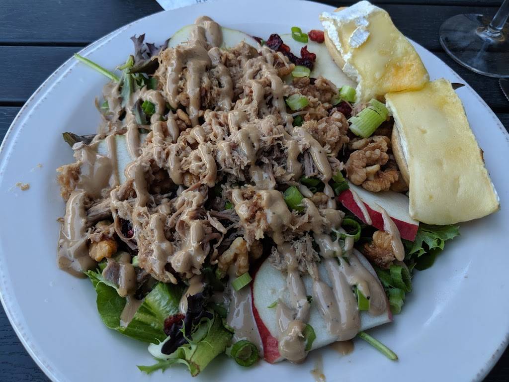 LUsine | restaurant | 2939 Boulevard des Promenades, Sainte-Marthe-sur-le-Lac, QC J7P 0B4, Canada | 4509744040 OR +1 450-974-4040