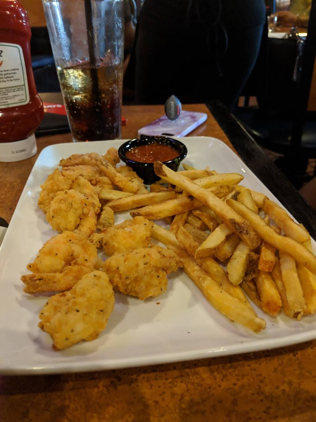 TGI Fridays | restaurant | 335 Union St, Waterbury, CT 06706, USA | 2035918800 OR +1 203-591-8800