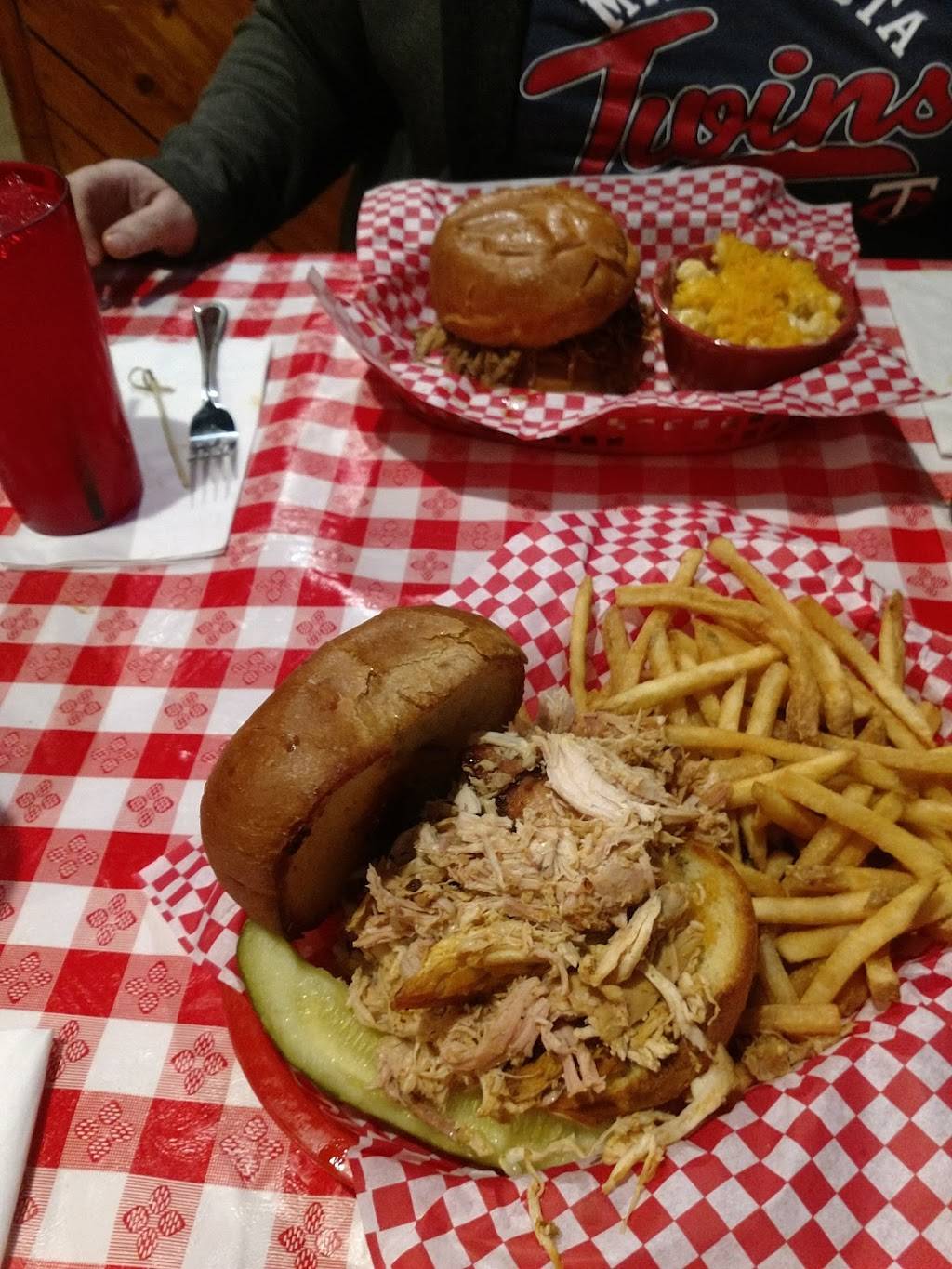 Big Guys BBQ Roadhouse | restaurant | 1237 WI-35, Hudson, WI 54016, USA | 7155496255 OR +1 715-549-6255