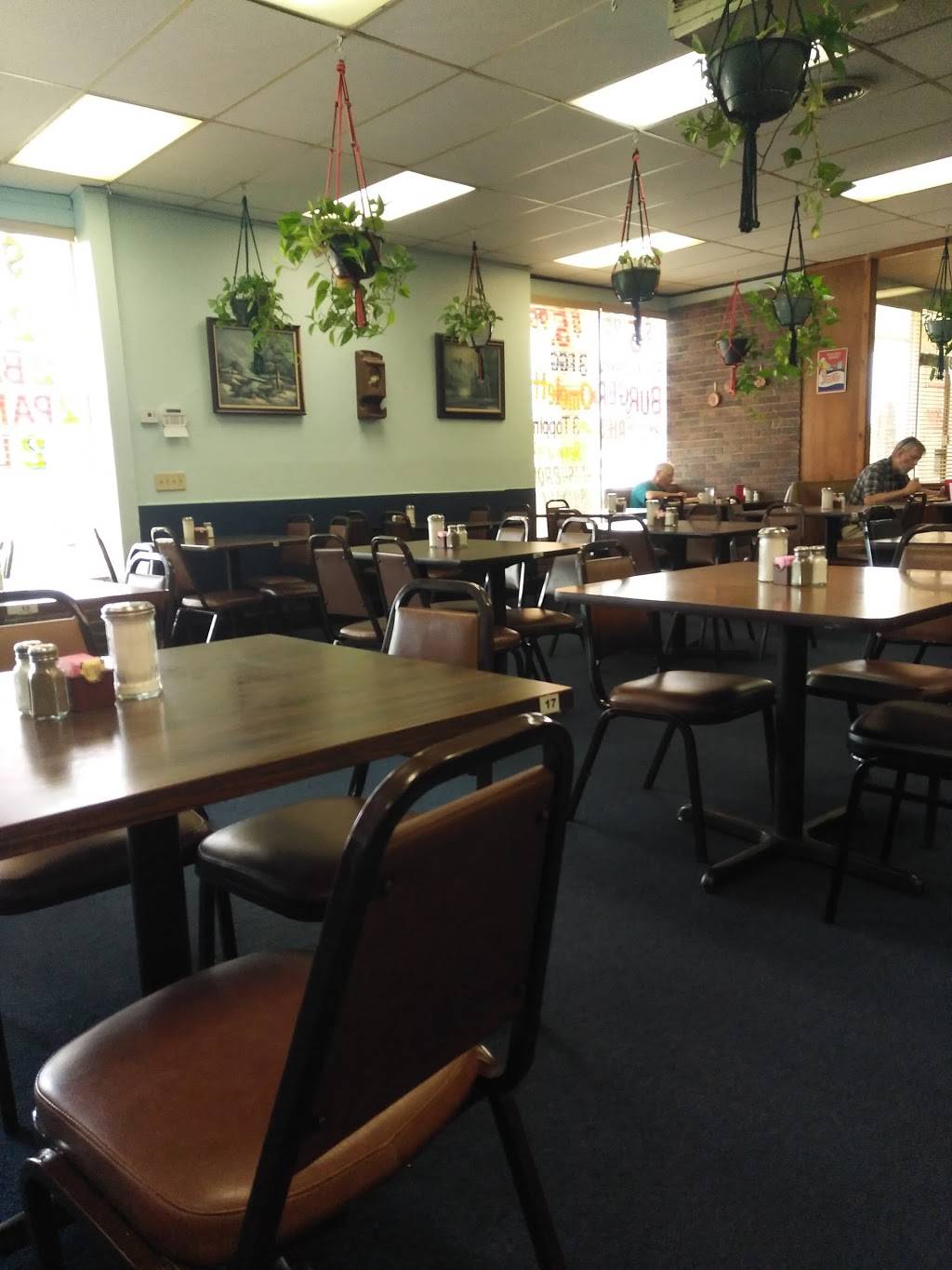 Moes Place | restaurant | 5012 N MacArthur Blvd, Warr Acres, OK 73122, USA | 4054957030 OR +1 405-495-7030